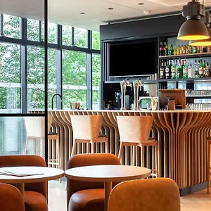 Otel Porte Des Lilas, Paris