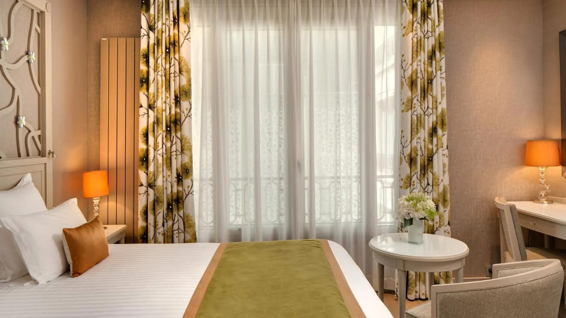 Rochester Champs Elysees Paris Hotel