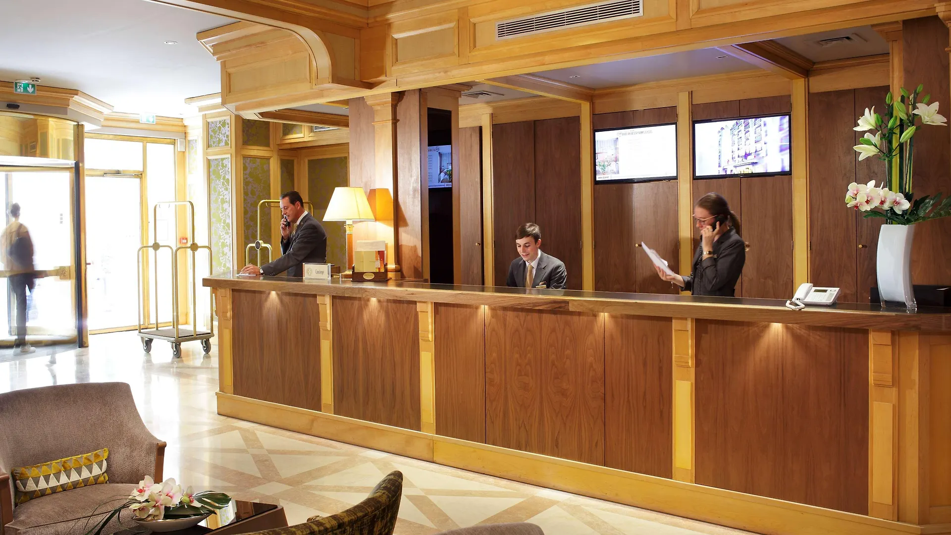 Hotel Rochester Champs Elysees Paris