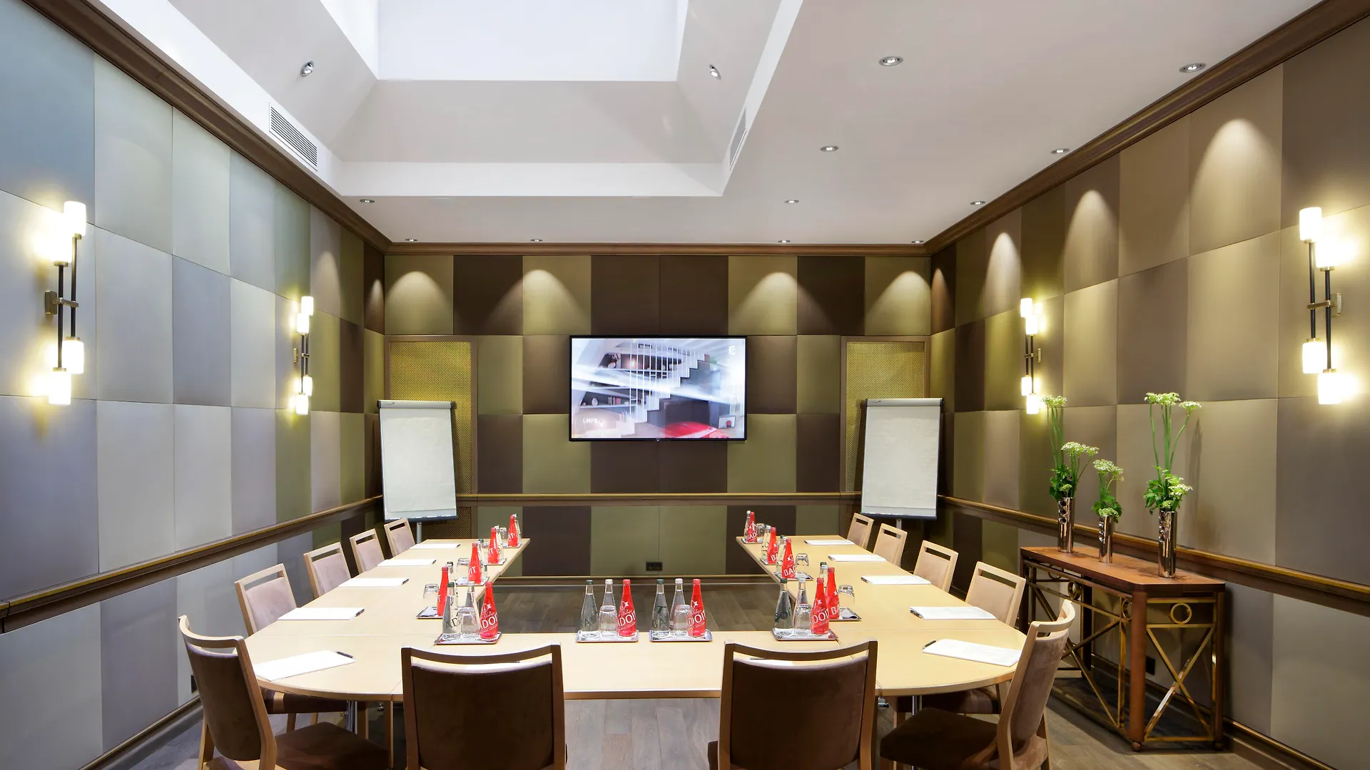 Rochester Champs Elysees Paris Hotel