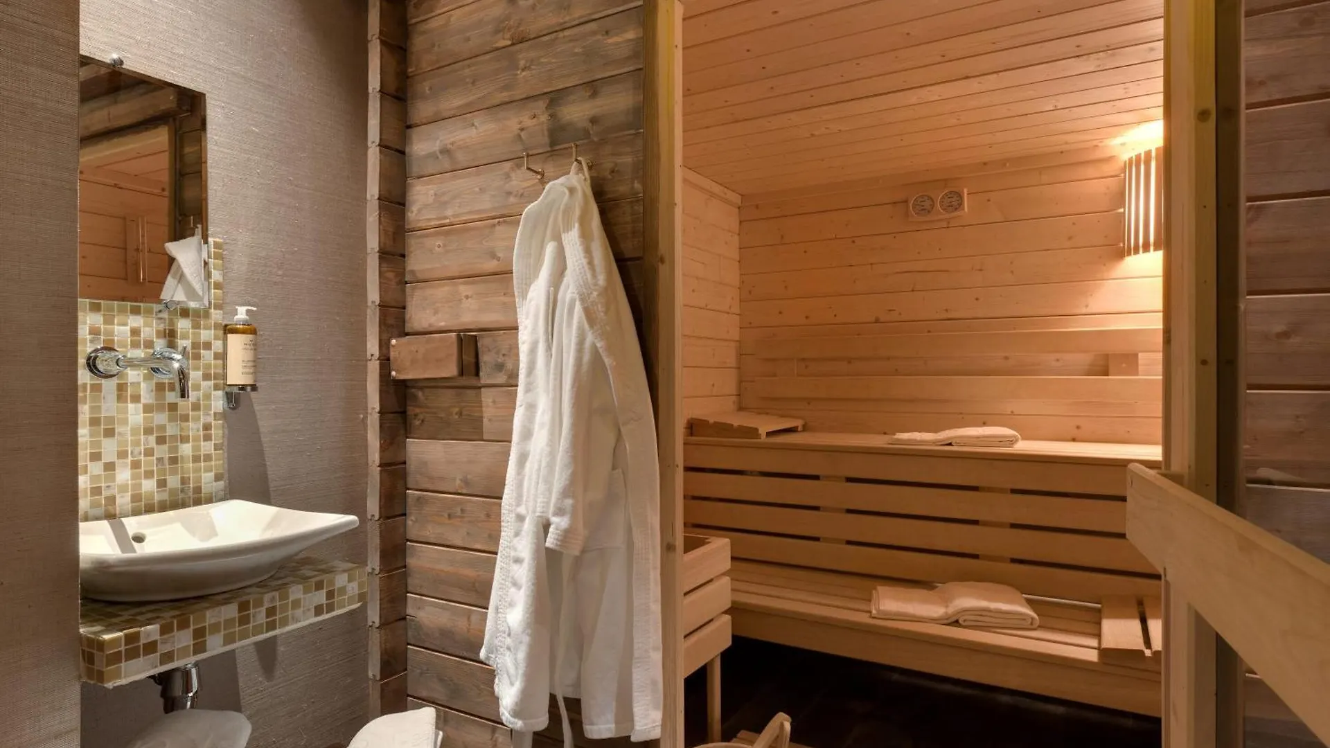 Hotel Rochester Champs Elysees Paris
