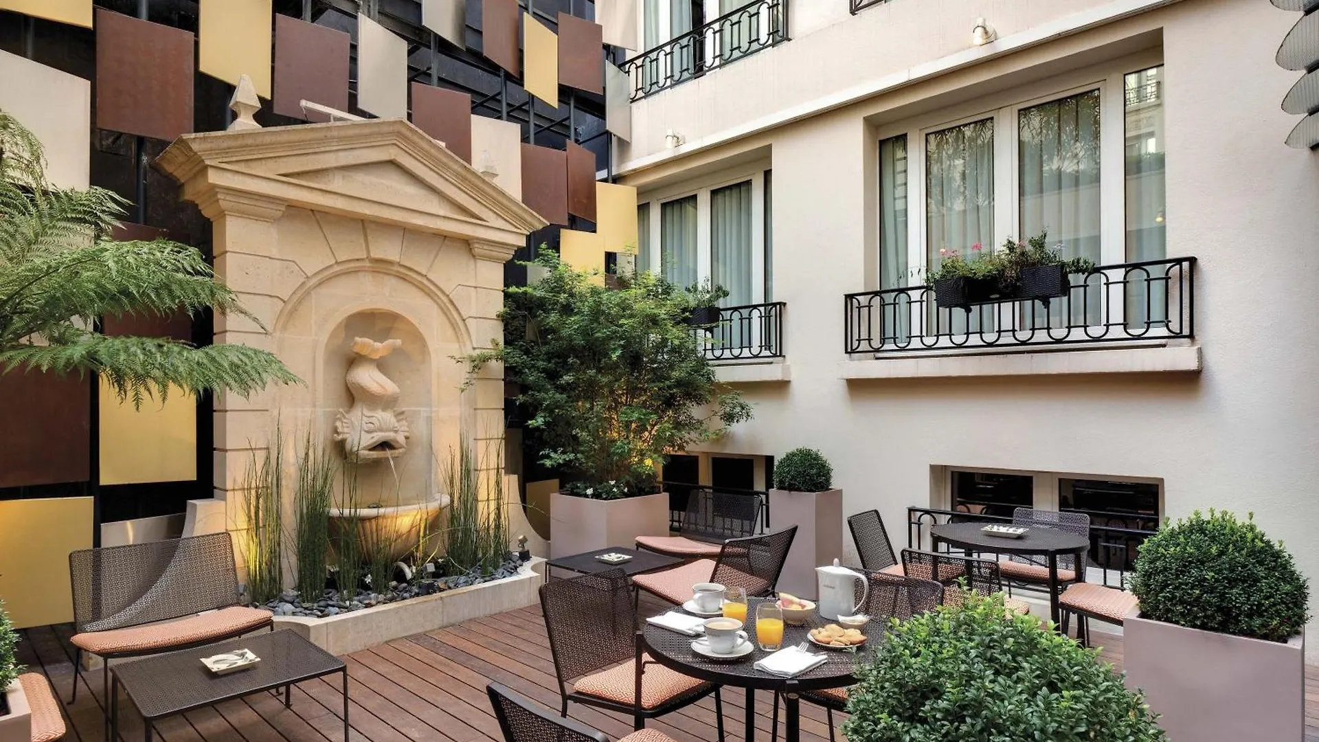Hotel Rochester Champs Elysees Paris