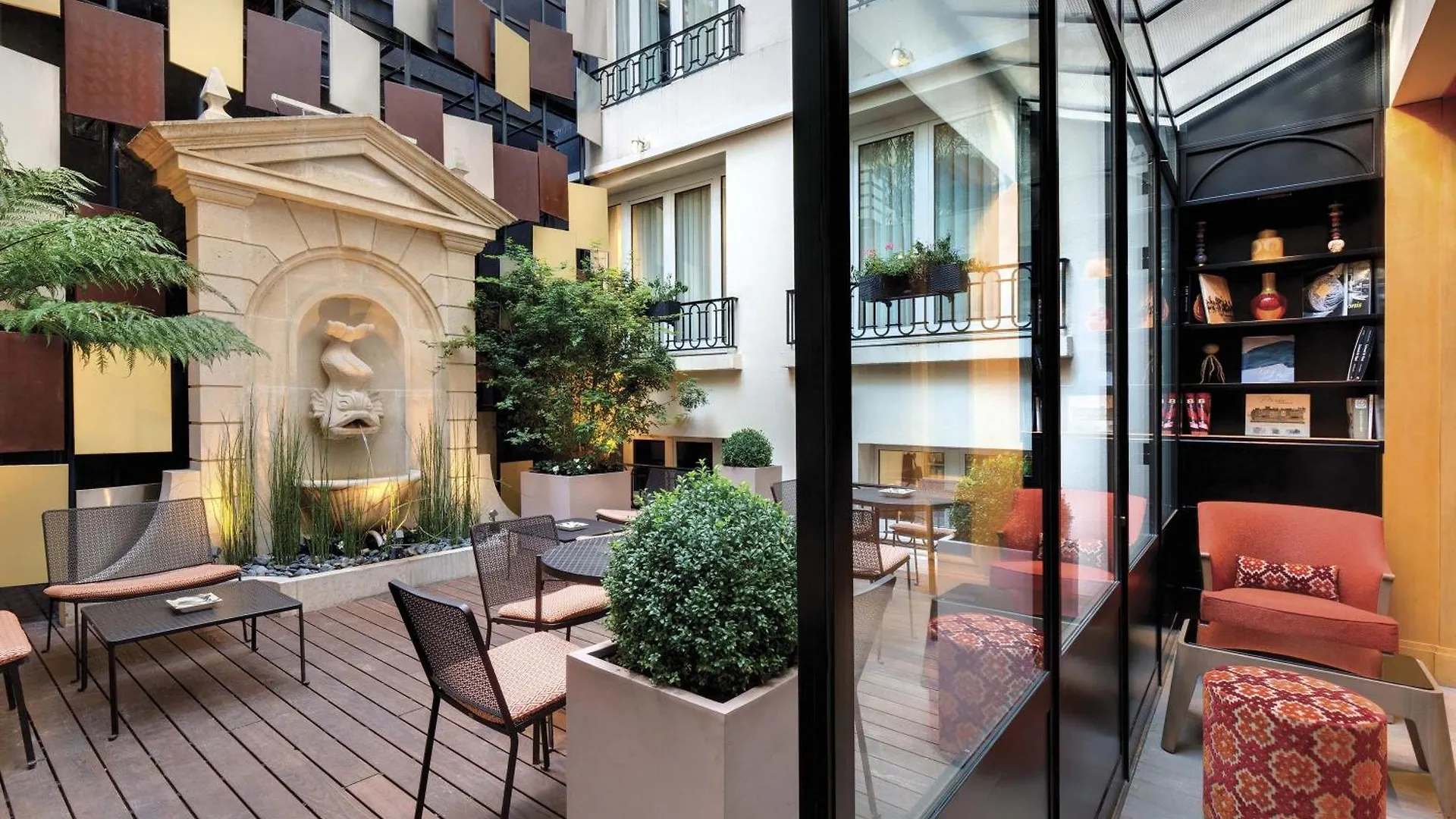 Hotel Rochester Champs Elysees Paris