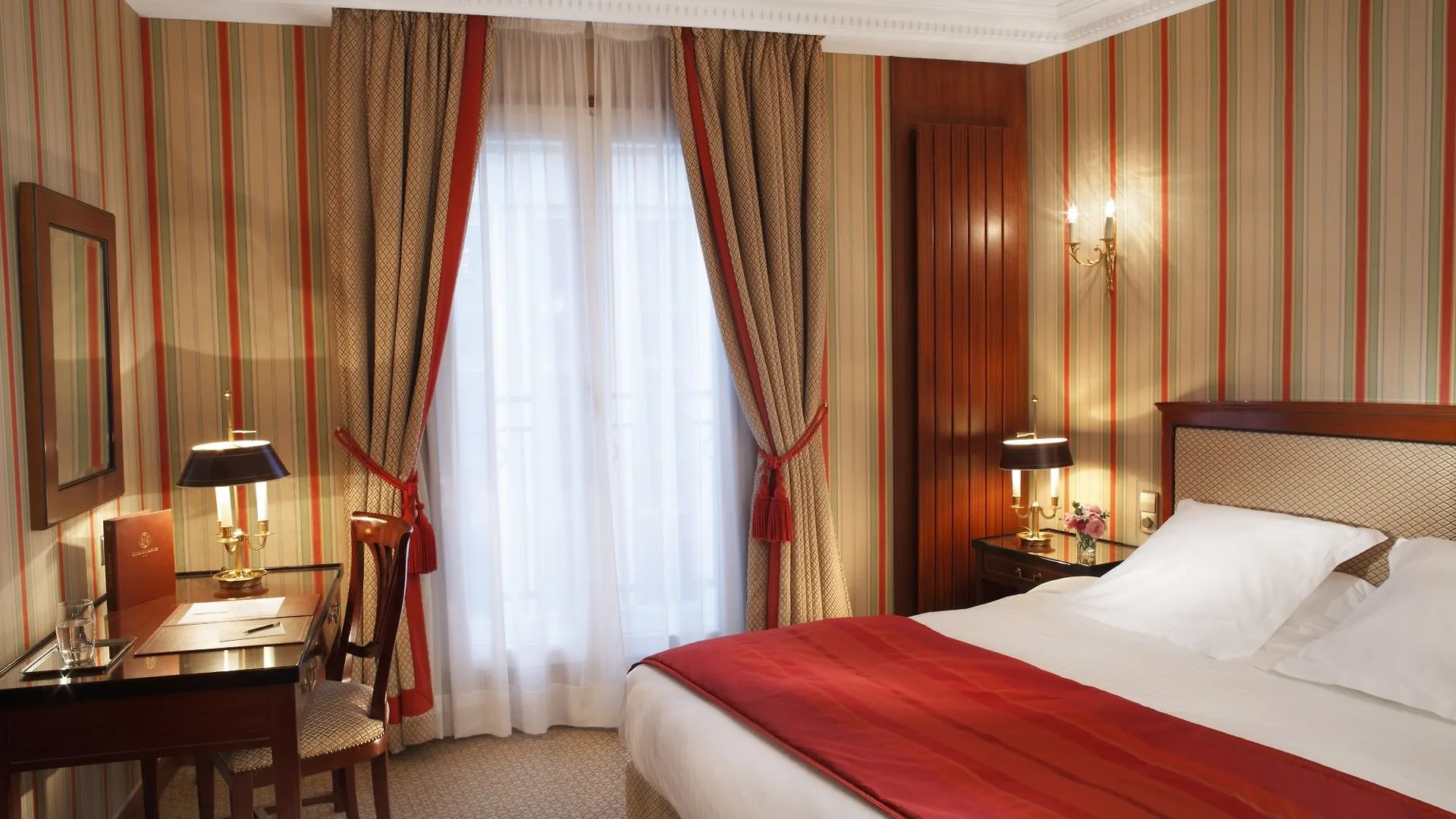 Hotel Rochester Champs Elysees Paris